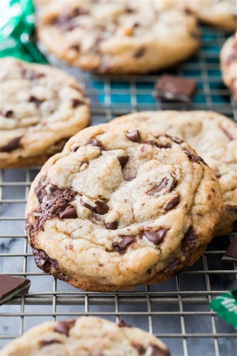 Mint Chocolate Chip Cookies - Sugar Spun Run