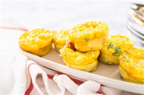 Premium Photo | Bacon and cheese egg muffin