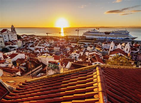 The Top 9 Things to Do in Lisbon's Alfama Neighborhood