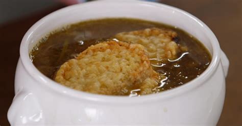 FRENCH ONION SOUP RECIPE: Mary Berry's French Onion Soup with Mustard ...