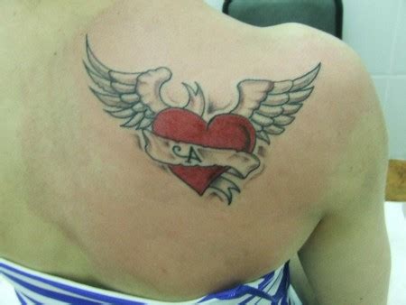 Tatuajes de corazones con alas - Imagui