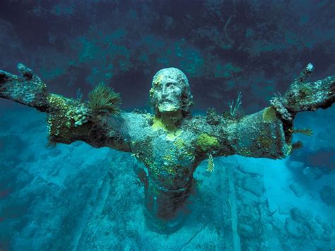 Conde Nast Traveler: 10 amazing underwater sites (stunning photos ...