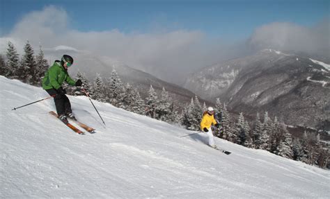 Stowe Vermont skiing | TheLuxuryVacationGuide