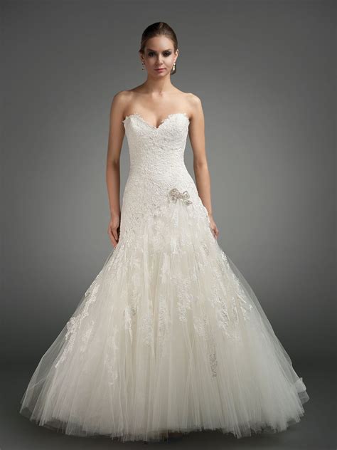 Bella Swan's wedding dress from her dream. | Bella swan wedding dress ...