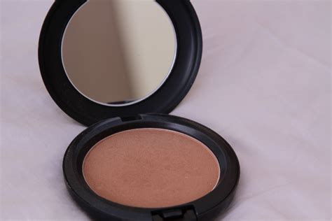 Jane's Beauty Secrets: MAC Bronzing Powder