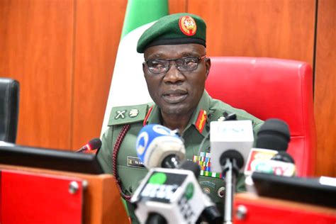 Nigerian Army Chief Redeploys Senior Officers - Beats-onit