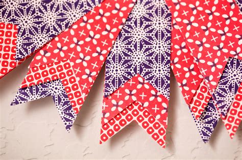 Use Origami Paper to Make Colorful Holiday Wreaths | Brit + Co