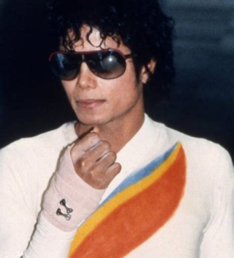 Michael Jackson Vitiligo Timeline | Michael Jackson Info: Rhythm Of The Tide