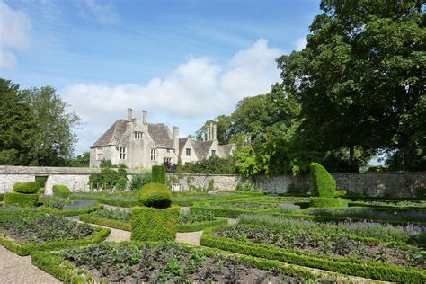 Avebury Manor and Gardens: Avebury Manor Gardens