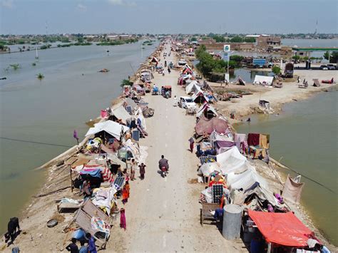 Officials and volunteers struggle to respond to catastrophic flooding ...