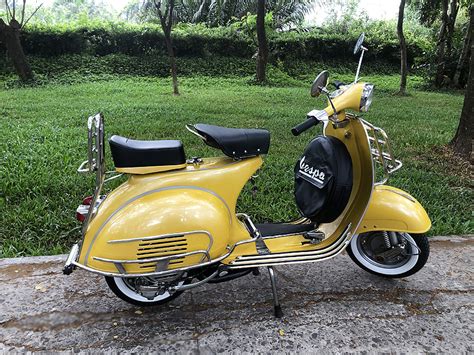 Planet Vespa -- Beautifully-restored Classic Vespas