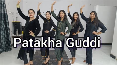 Patakha Guddi | Dance Video | Dollykhairwar - YouTube