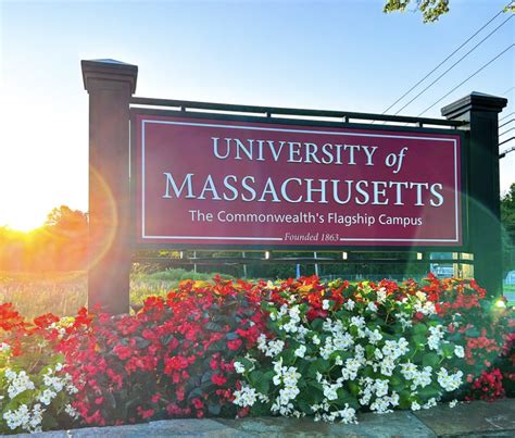 UMass Amherst Welcomes 5,260 First-Year Students to Campus : UMass Amherst