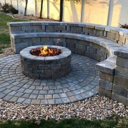 40 Circular Fire Pit Seating Area Ideas - Round Patio Designs