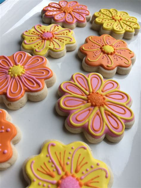 bright and cheerful flower cookies | Sugar cookie designs, Flower ...