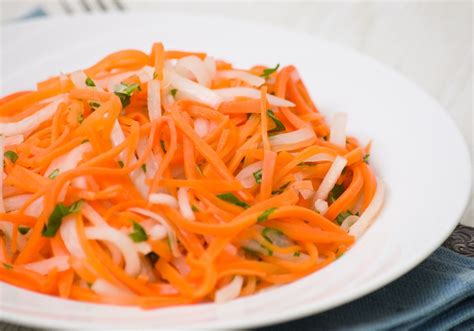 Carrot Slaw | Recipe | Carrot slaw, Slaw, Veggie salad