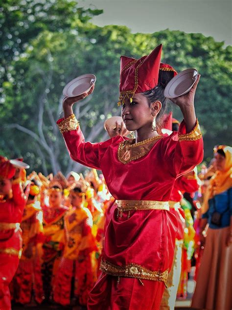 Tari Piring Sumatra Barat: Sejarah dan Makna Gerakan Tarian