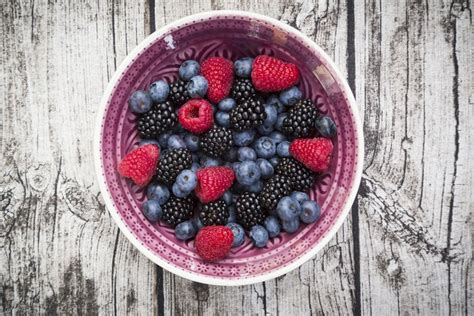 Berries Are a Superfood Ideal for Diabetics | Healthy snacks for diabetics, Diabetic snacks