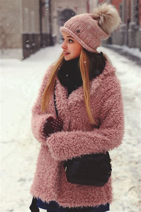 Outfit for snowy day • Juliette in Wonderland | Outfits, Snow day outfit, Snowy day