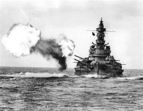 [Photo] USS Alabama firing a broadside in the Atlantic Ocean, 1943 | Battleship, Uss alabama, Us ...