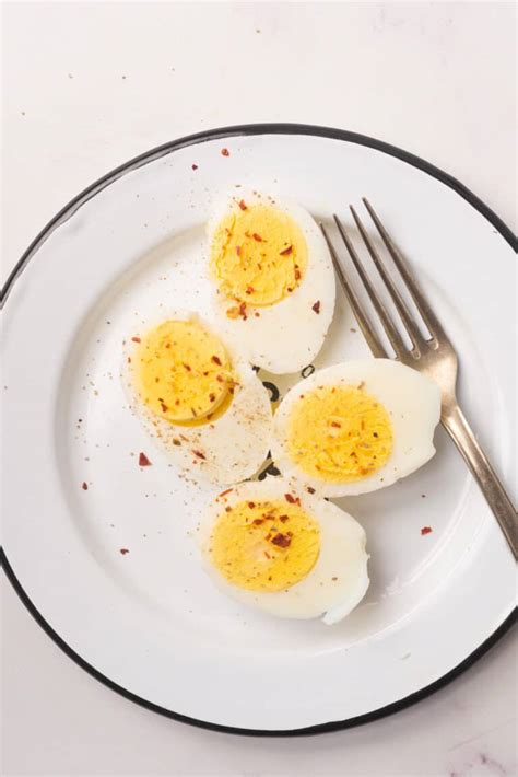 How to Make Microwave Hard Boiled Eggs (5-10 Min Recipe!)