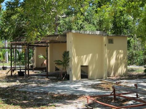 Crandon Park Zoo Ruins – Key Biscayne, Florida - Atlas Obscura