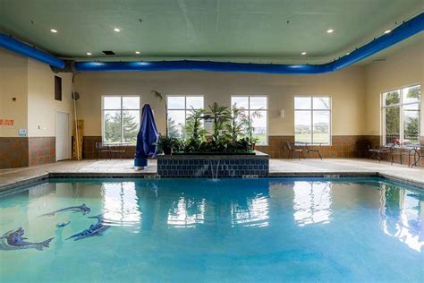 Comfort Suites Troy-I75 Pool: Pictures & Reviews - Tripadvisor