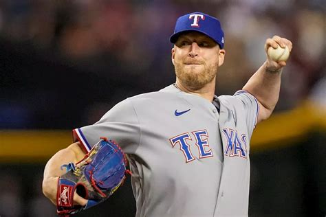 Texas Rangers pitcher becomes first MLB player to win 3 straight World ...