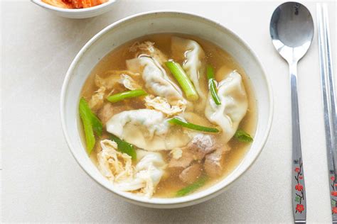 Mandu Guk (Korean Dumpling Soup) Recipe