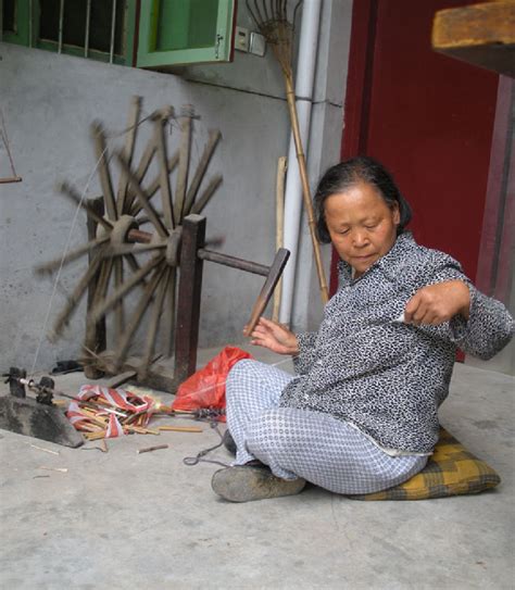 Spinning cotton yarn, Zhouzhi County, 2014. Photograph by the author. | Download Scientific Diagram