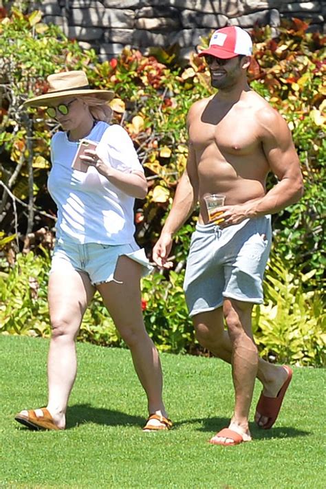 Britney Spears – Seen with boyfriend Sam Asghai in Maui – GotCeleb