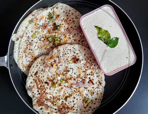 Image of Uttapam with coconut chutney-MB925521-Picxy