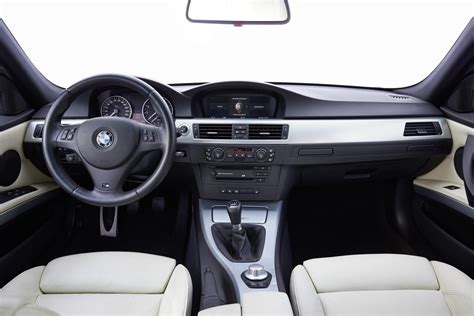 BMW Should Make a Modern Head Unit for Older Cars Like Porsche Now Does