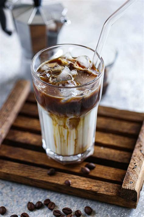 Iced Caramel Macchiato (Starbucks Copycat)