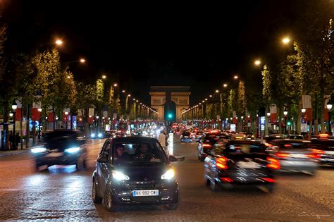 1000 words for France: Champs Elysées, night