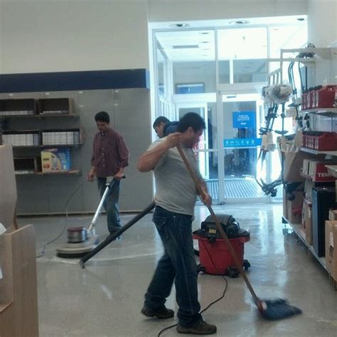 CBM floor cleaning | CBM floor crew removing old finish from… | Flickr