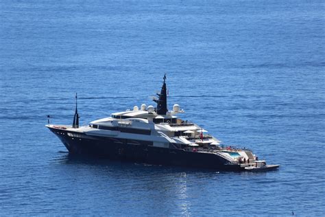 Top 8 photos of yachts at anchor in Monaco - Yacht Harbour