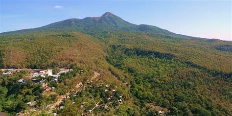 mount popa | Mount Popa is a volcano 1518 metres (4981 feet)… | Flickr