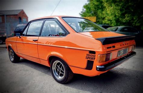 Vista Orange 1977 Ford Mustang