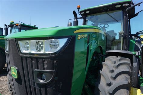 John Deere's high-tech, self-driving tractors (pictures) - CNET