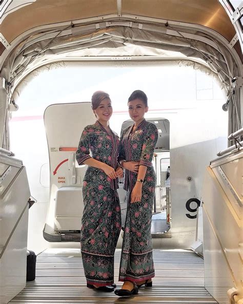 Malaysia Airlines Cabin Crew | Flight attendant uniform, Beautiful ...