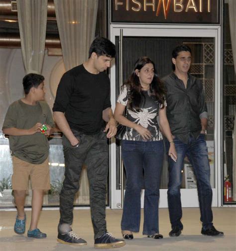 Sidharth Malhotra spends quality time with his family, see pics