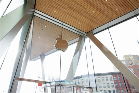 Apple's second Brooklyn store is a giant triangle - CNET