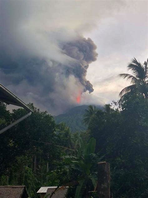 Unusually strong eruption at Manam volcano sends an ash column 15 km (50,000 feet) above sea ...