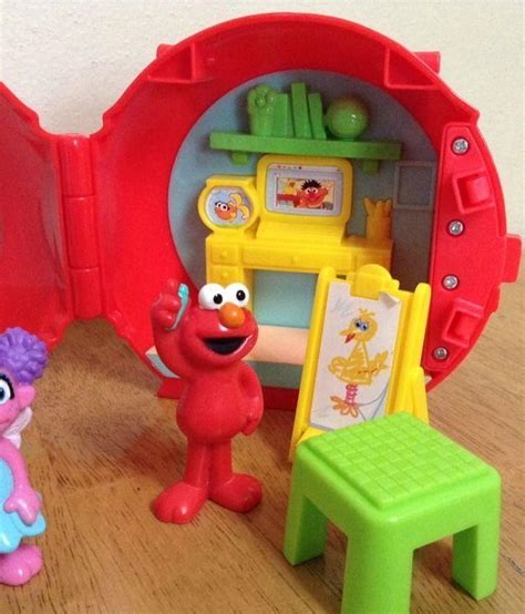 Sesame Street "Elmo's World" Playset w/ Figures ~ Elmo & Abby Cadabby ...