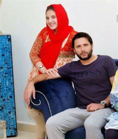 Shahid Afridi With His Daughter - Cricket Images & Photos