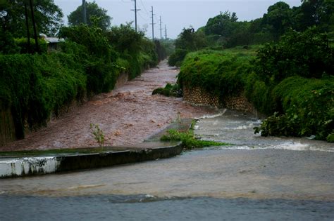 File:Flooded road in Kingston during Hurricane Dean.jpg - Wikimedia Commons