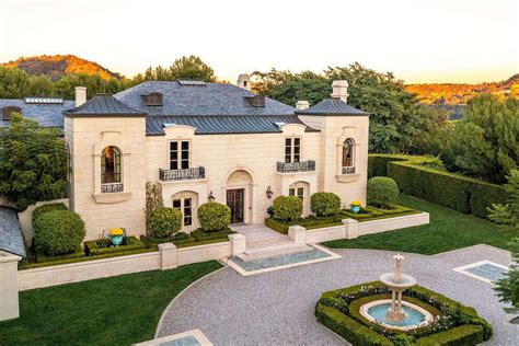 Pizza chain founder lists $48.5M California mansion