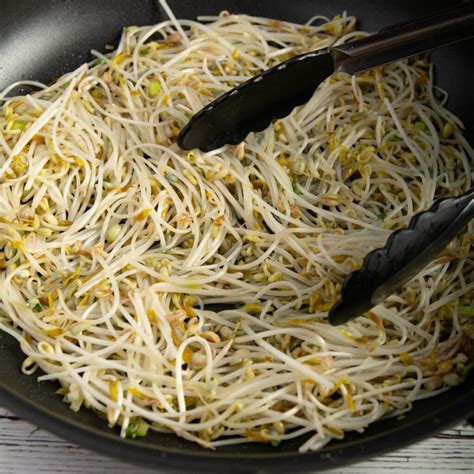 Easy mung bean sprouts recipe 🥗 - James Strange