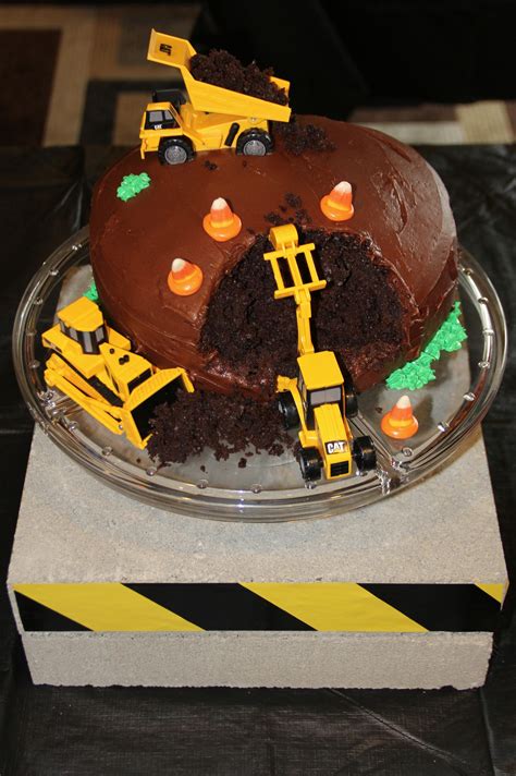 Construction Theme birthday cake for boy | Construction cake, Cupcake cakes, Sweets treats